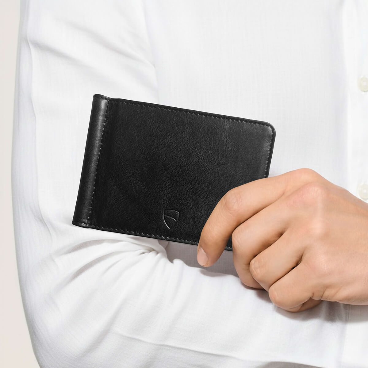 Vaultskin BROMPTON black leather wallet held in hand – compact RFID-protected wallet for men with minimalist style