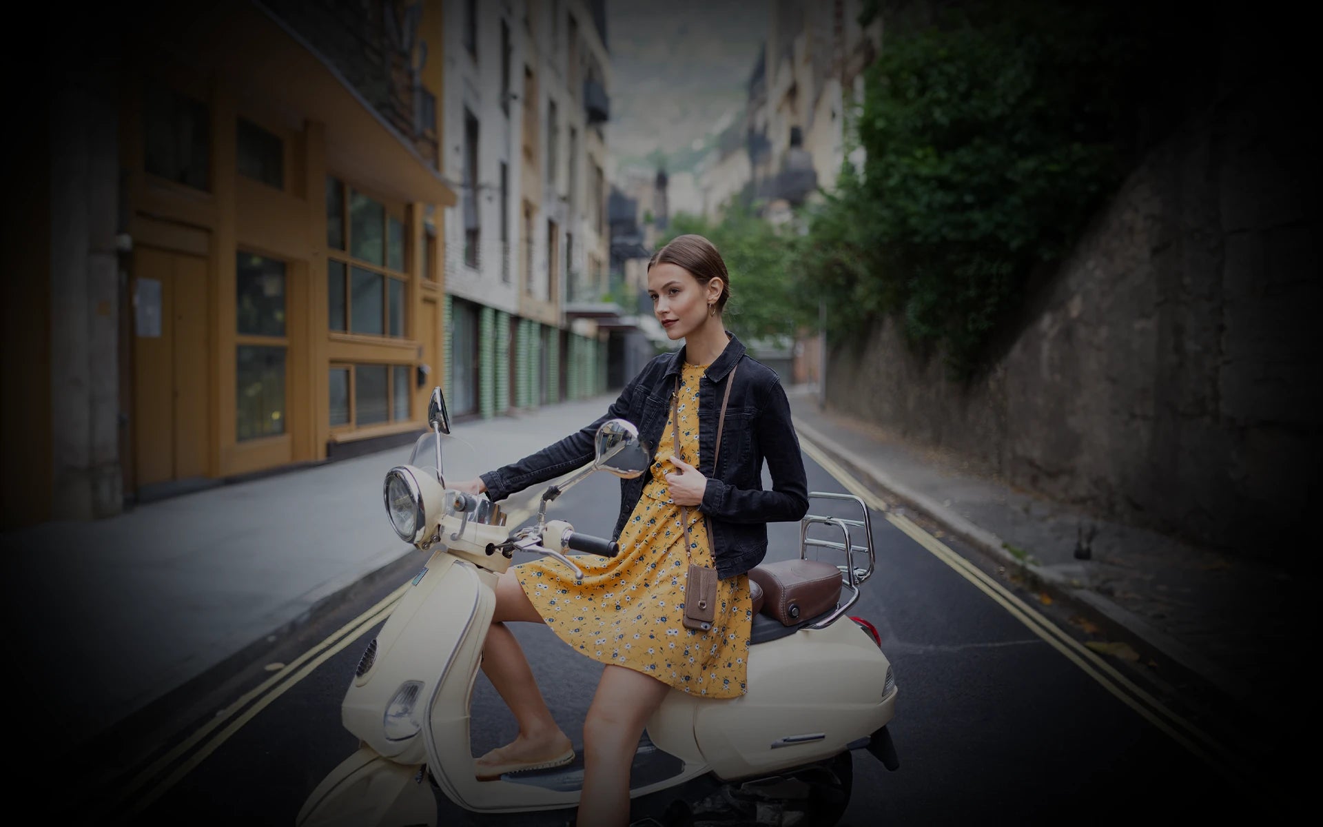 Vaultskin VICTORIA Crossbody Case in London